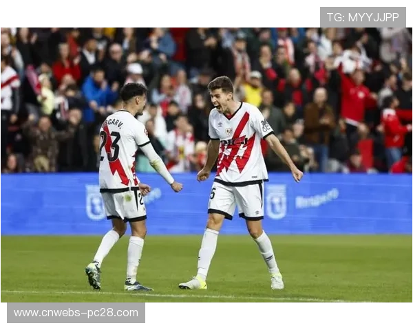 皇马绝杀夜库尔图瓦扑救立功，巴列卡诺两人染红饮恨